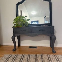 Walk In Table And Mirror 