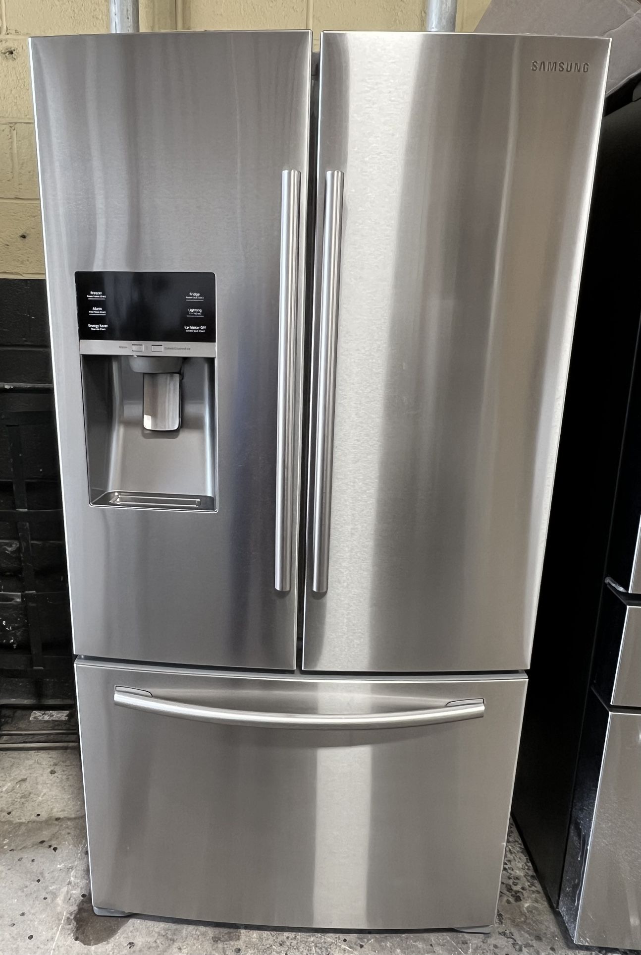 Samsung COUNTER-DEPTH French Door Refrigerator w/WATER+ICE