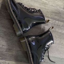 Retail $170 Brand new Dr. Martens 1460 black shiny patent leather  boot womens size 9