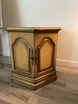 Octagon provincial table