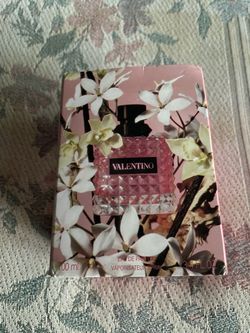 Valentino Eau de Parfum Spray 3.4 oz