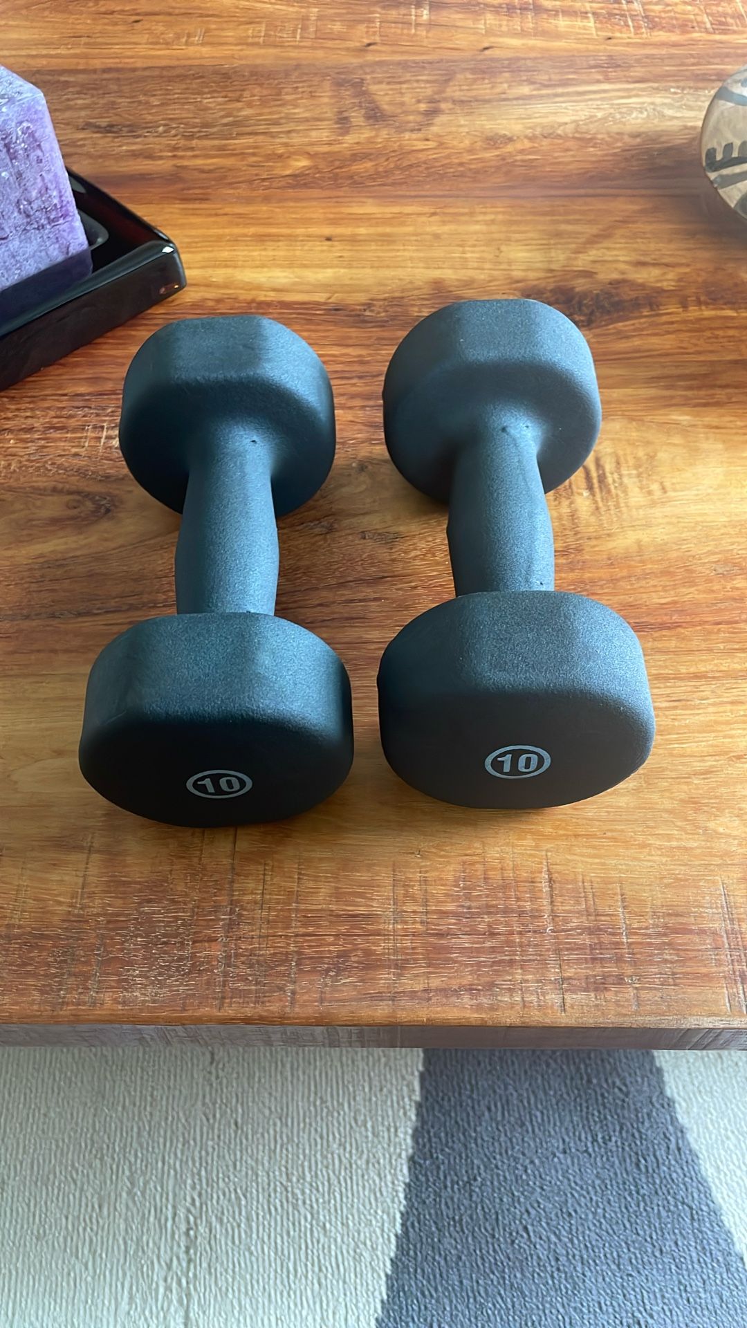 Like New, Set Of 2 Neoprene Dumbbells 
