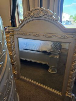 Dresser nirror