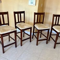 Bar chairs high chairs perfect for a kitchen counter or a high table beautiful condition