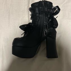 demonias charade-110 women's size 7