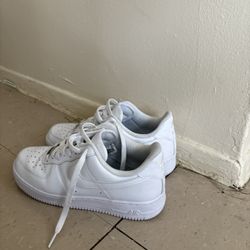 White Air Force Ones Lightly Use Size 8