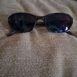 Elle, Contact glasses, and Sunglasses