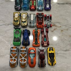 Hot Wheels - 19 Total