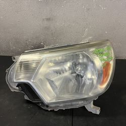 2012-2013-2014-2015 TOYOTA TACOMA LEFT HEADLIGHT OEM USED