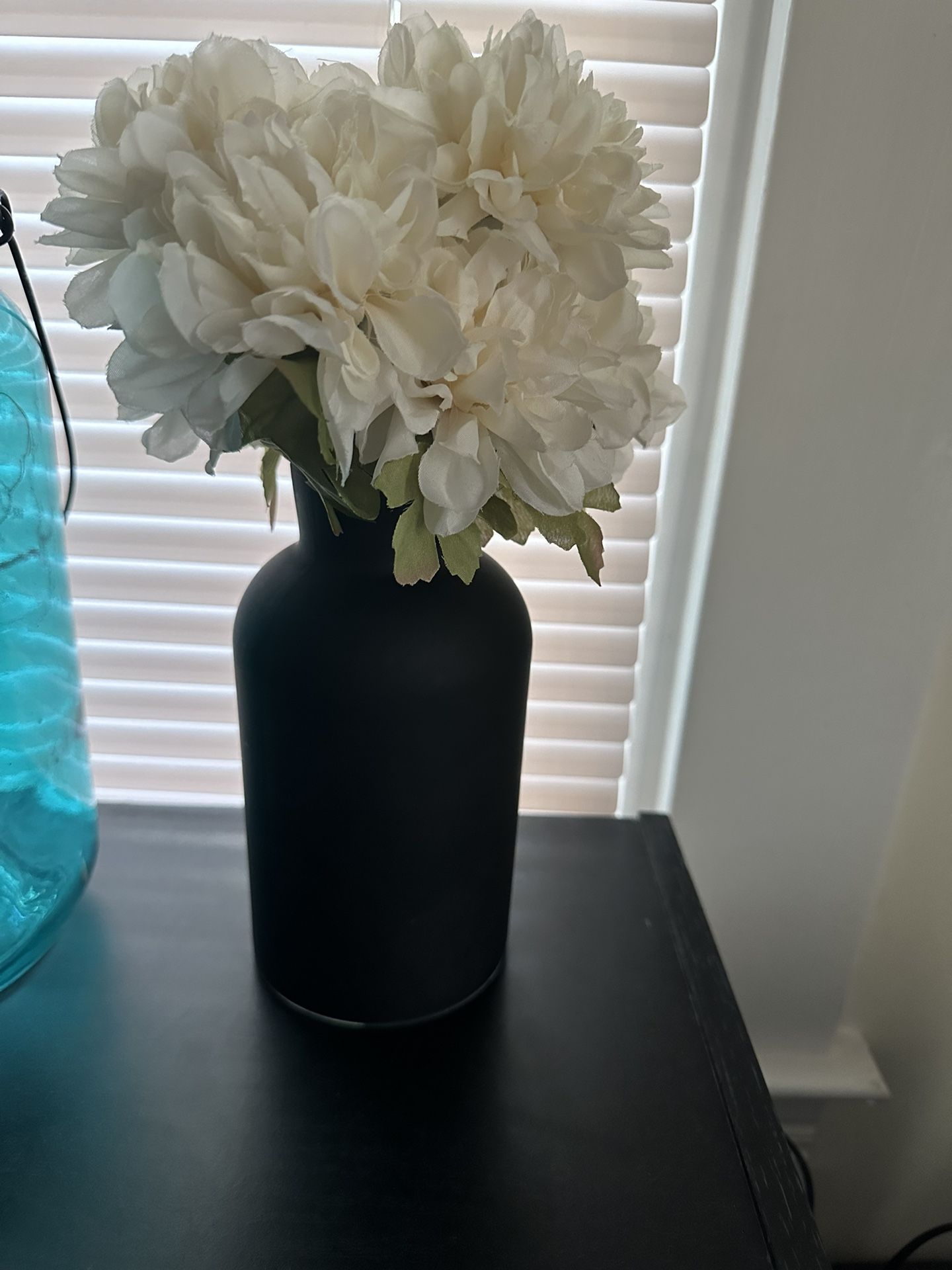 New Black Vase & Flowers