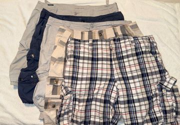 (5) Men’s cargo shorts. Size 40x30