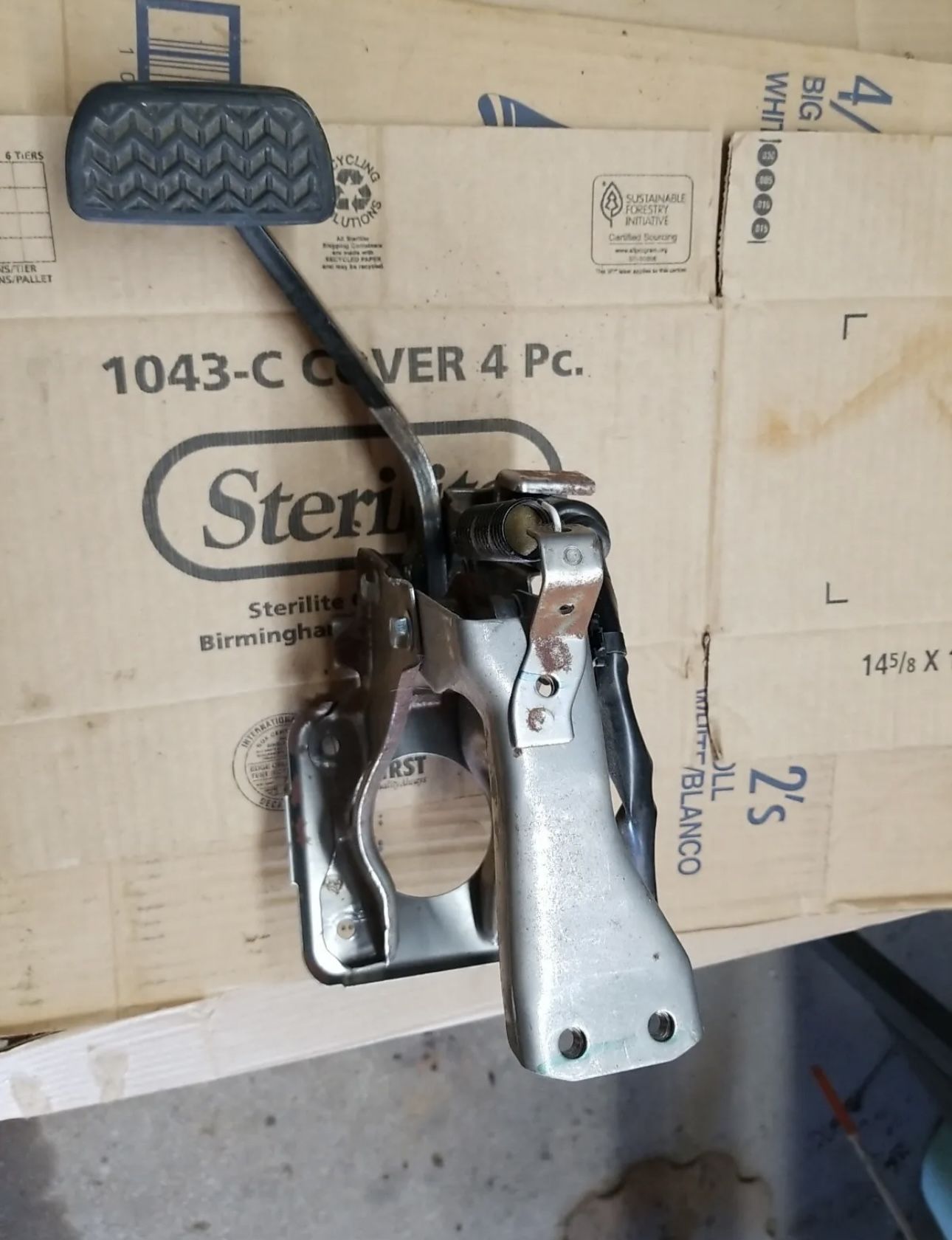 04-10 Toyota Sienna Brake Pedal & Bracket Assembly OEM (contact info removed)020