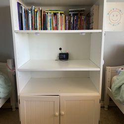 Bookshelf/ Cabinet