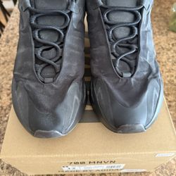 Yeezy 700 MNVN