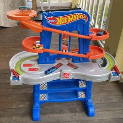 Step2 Hot Wheels Race Track Table – Great Condition