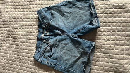 Women Levi Shorts Size 27