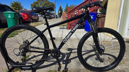 Nice Mountain Bike 27.5 inch Tires 
Medium Size Frame