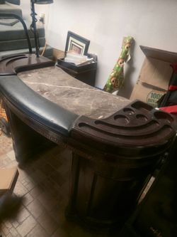 Nail desk