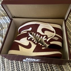 New never worn Nike air Jordan 1 retro high og white/team red 