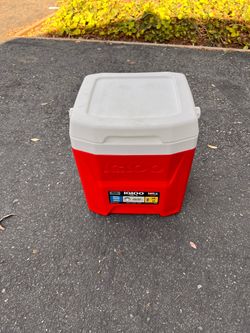 Igloo Cool 12 Cooler Red
