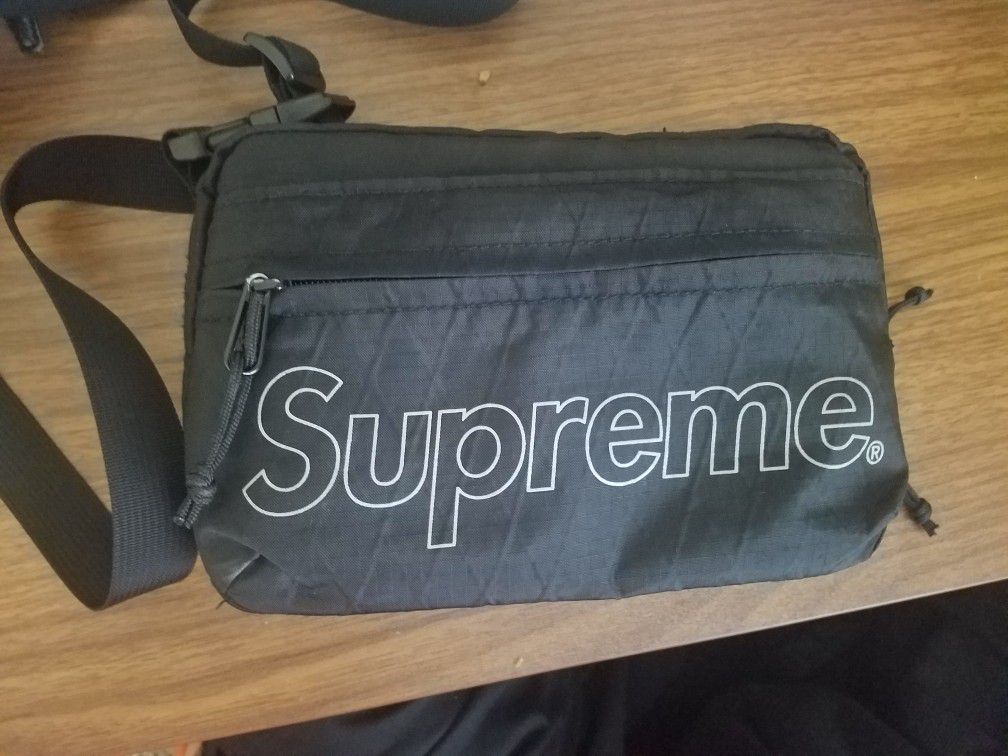 Supreme FW18 shoulder bag