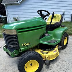 John Deere Riding Mower LX277