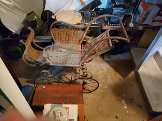  Remarkable Victorian antique wicker baby carriage 