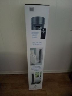 Brand new 4 speed floor fan with remote
