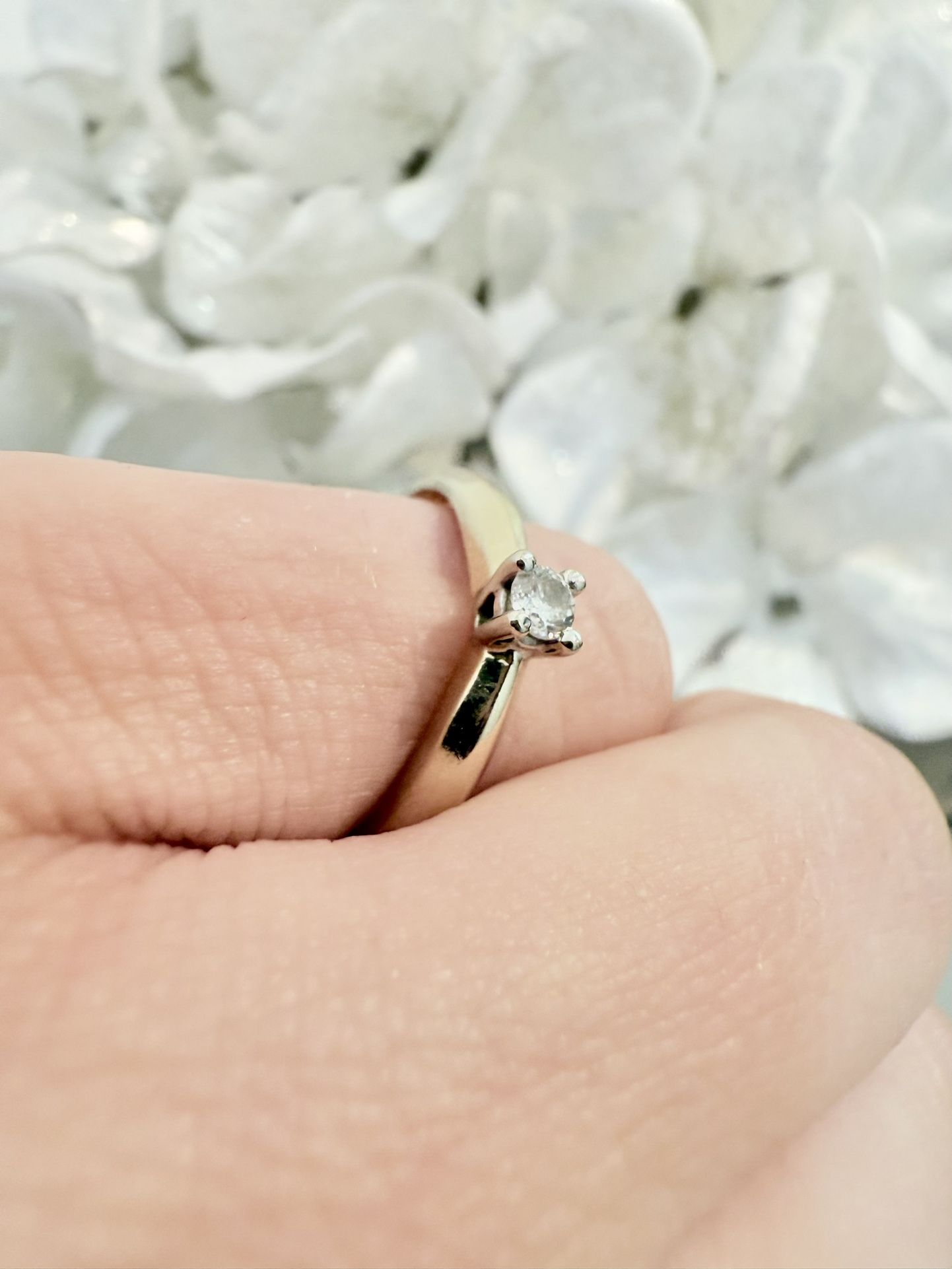 10K Yellow Gold Solitaire Ring – DEL Hallmark – Beautiful Sparkling Stone