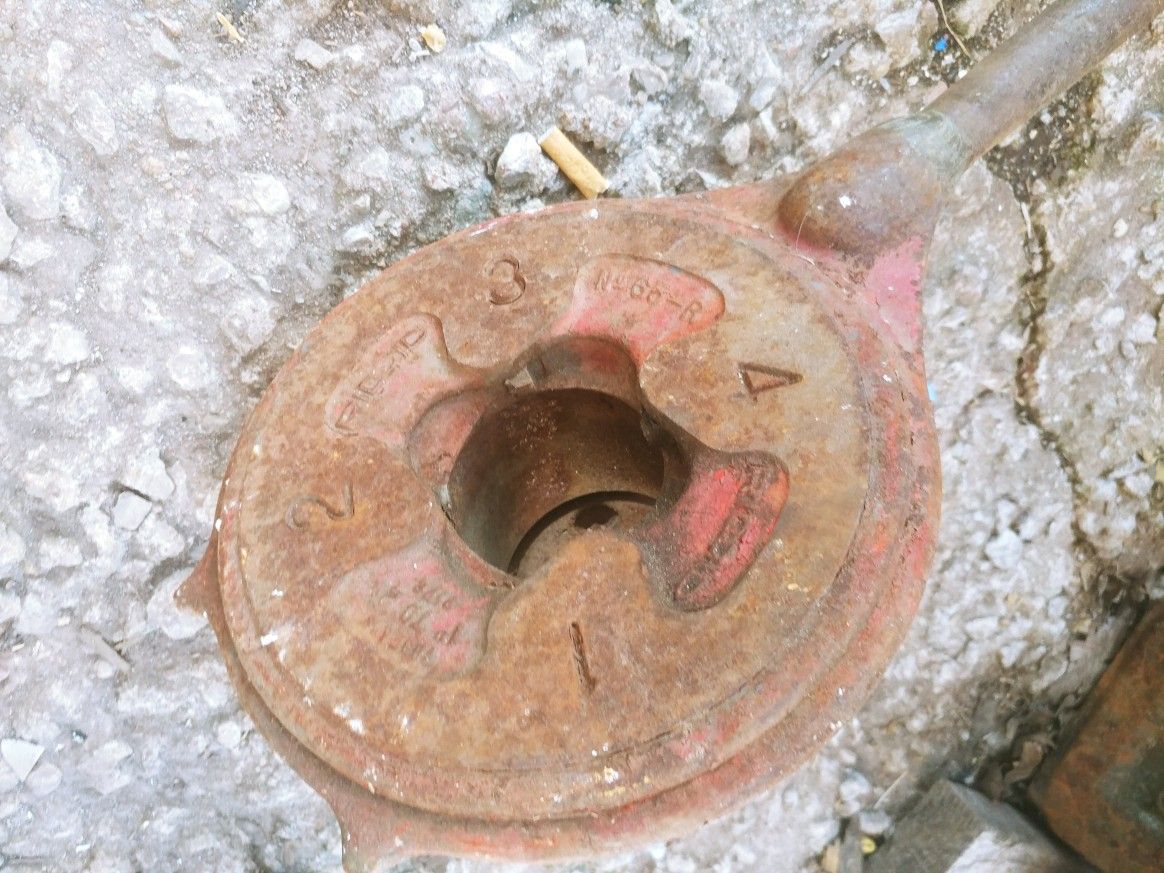1 to 2" pipe threader
