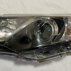 Toyota Corolla Driver Side Headlight