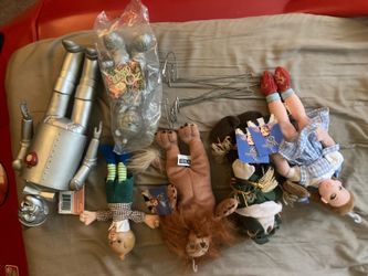 The Wizard of Oz.   Collectible Dolls w/ Tags