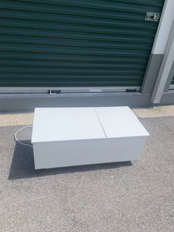 White Storage Coffee Table with Lift Top / with electric plug-in