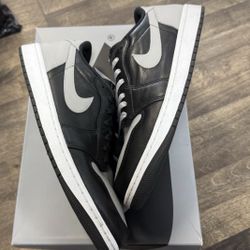 AIR JORDAN RETRO 1 Low “shadow” Size 11