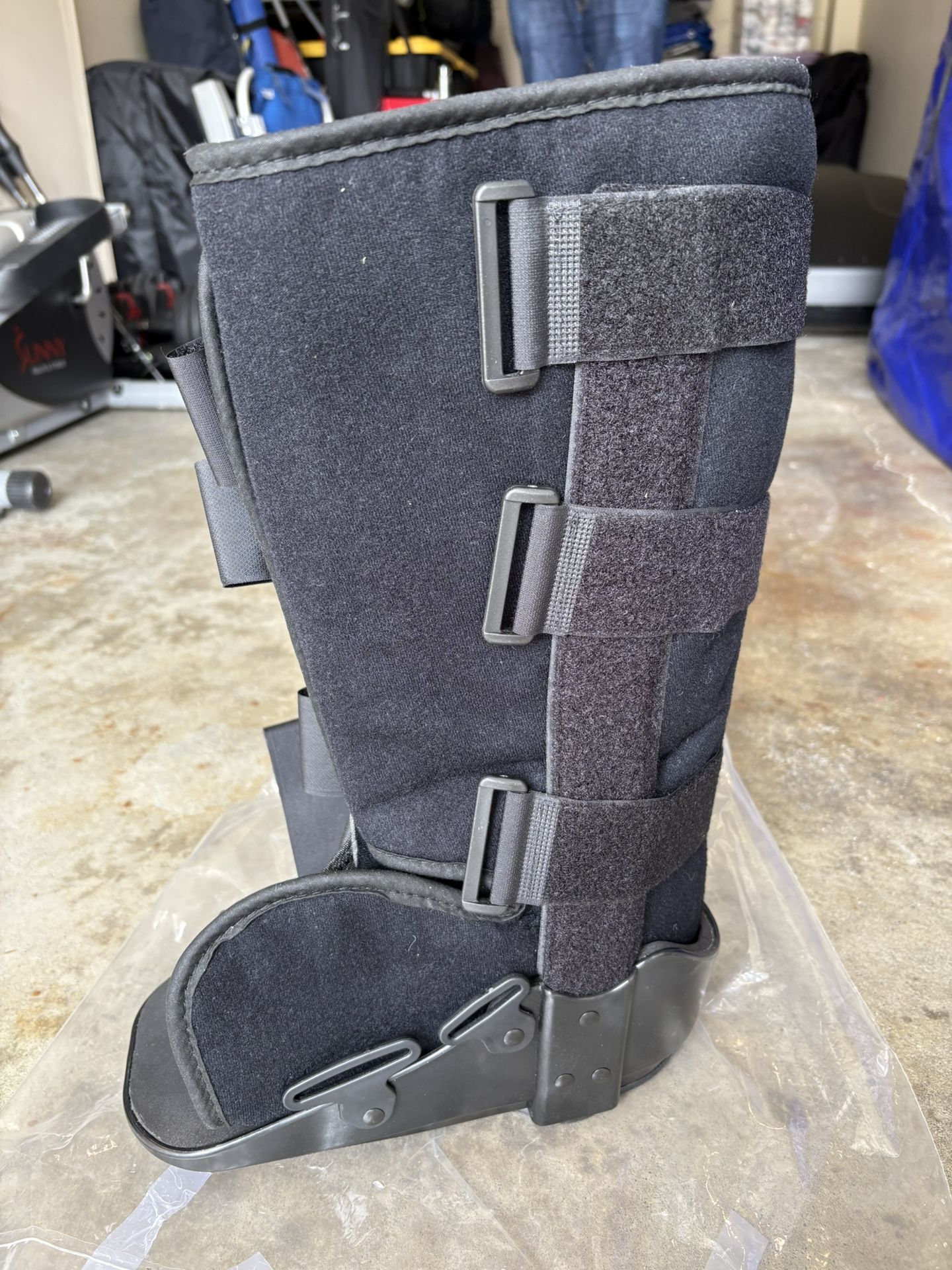 Walking boot (medium)