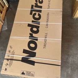 New Nordictrack Commercial 2450  read desc Treadmill In Box
