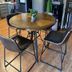 Mathis Brothers Round Table dining Set