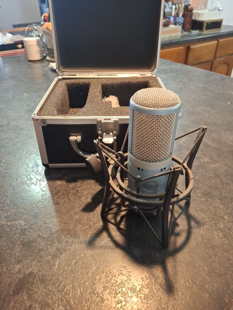 A K G Perception 220