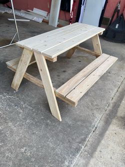 Kid table . Great for little kids