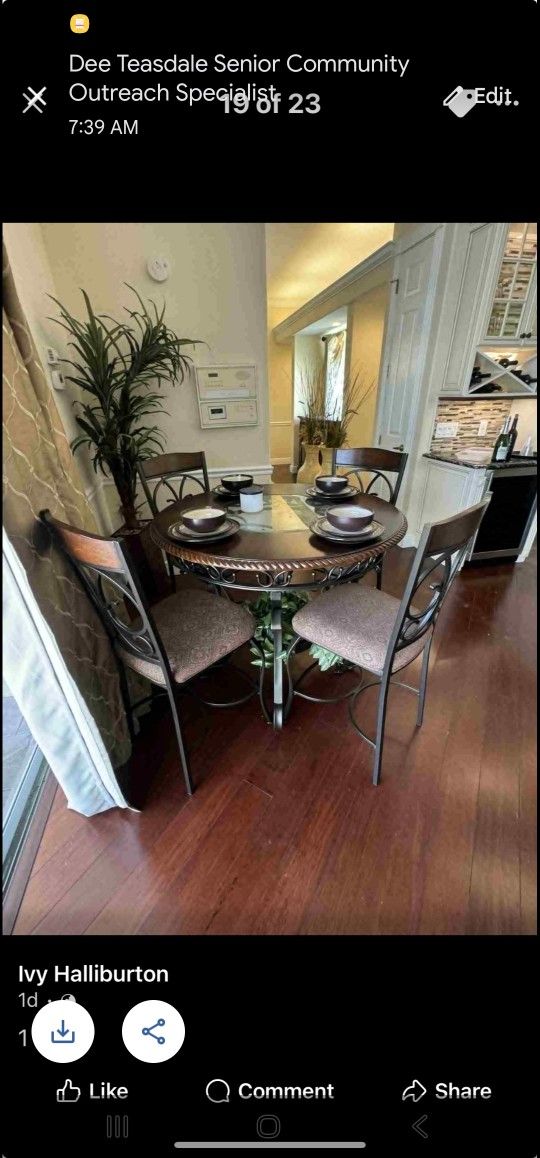 Glambrey Brown Dining Table W/4 Chairs