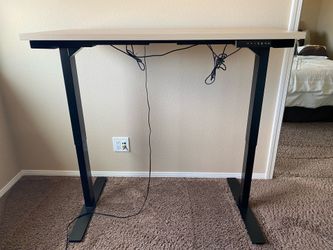 Electric standing desk (height adjustable)