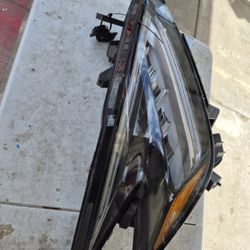 Nissan Murano Right Headlight Oem