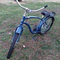 Like New Giant Simple Three Bike Beach Cruise 
