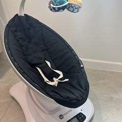 4moms mamaRoo Multi-Motion Plush Baby Swing 