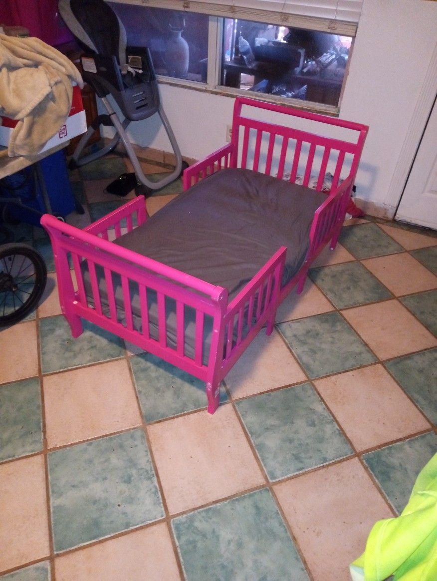 Toddler's Bed Frame With Mattress