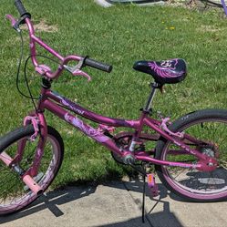 girl's 20 inch BMX BIKE