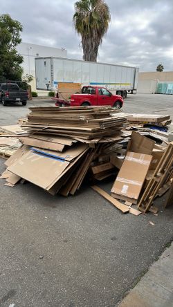A LOT of Free cardboard . Large sizes