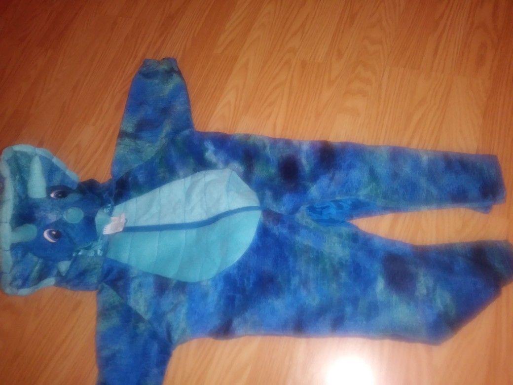 Baby boy costume size 4 to 6