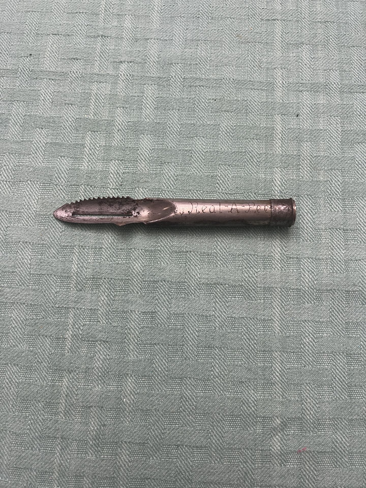 Vintage Silver Metal Real-a-Peel Vegetable Peeler Corer Garnish Tool Gadget. Is tarnished/rusty see pics 