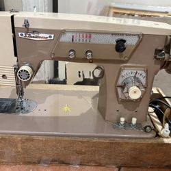 Vintage Stradivaro De Luxe Zig Zag sewing machine,